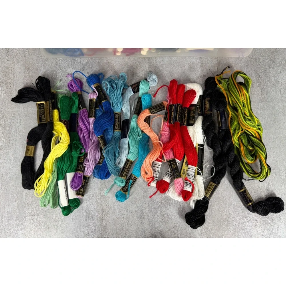 Vintage Darice Embroidery Floss Lot Storage Case DMC JP Assorted Colors Bobbins